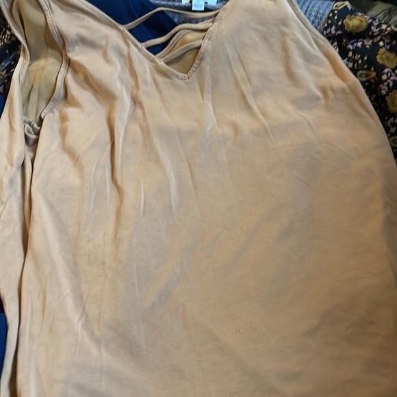 Womens size medium shirts - Picture 4 of 9